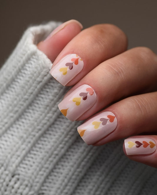 UV Gel Wraps Sweet Feelings – mit Herzen gemusterte Nailwraps mit Glanz