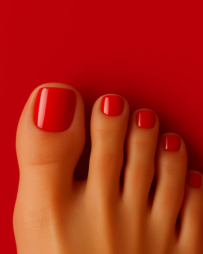 UV Gel Wraps Royal Red von Die Nageltante – Pediküre in leuchtendem Rot, semi-cured Gel Wraps mit bis zu 3 Wochen Haltbarkeit.