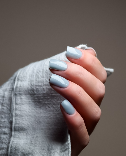 Wolkengrau – UV Gel Wraps in sanftem Grau, elegante Maniküre.