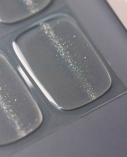 UV Gel Wraps Kristallblick – glänzende und glitzernde Nailwraps mit Cat Eye Effekt - Detailaufnahme der Nail Wraps