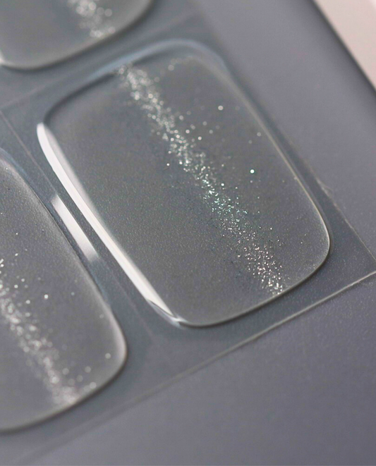 UV Gel Wraps Kristallblick – glänzende und glitzernde Nailwraps mit Cat Eye Effekt - Detailaufnahme der Nail Wraps