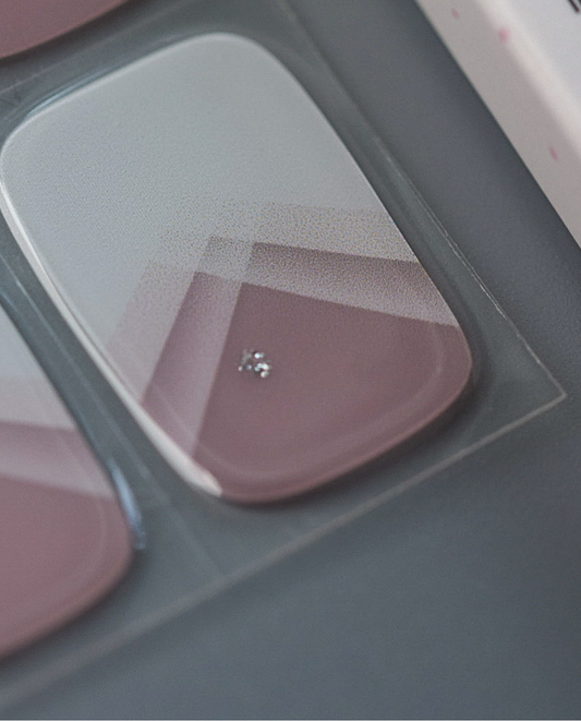 UV Gel Wraps French Blossom – elegante French Manicure mit modernem Design.