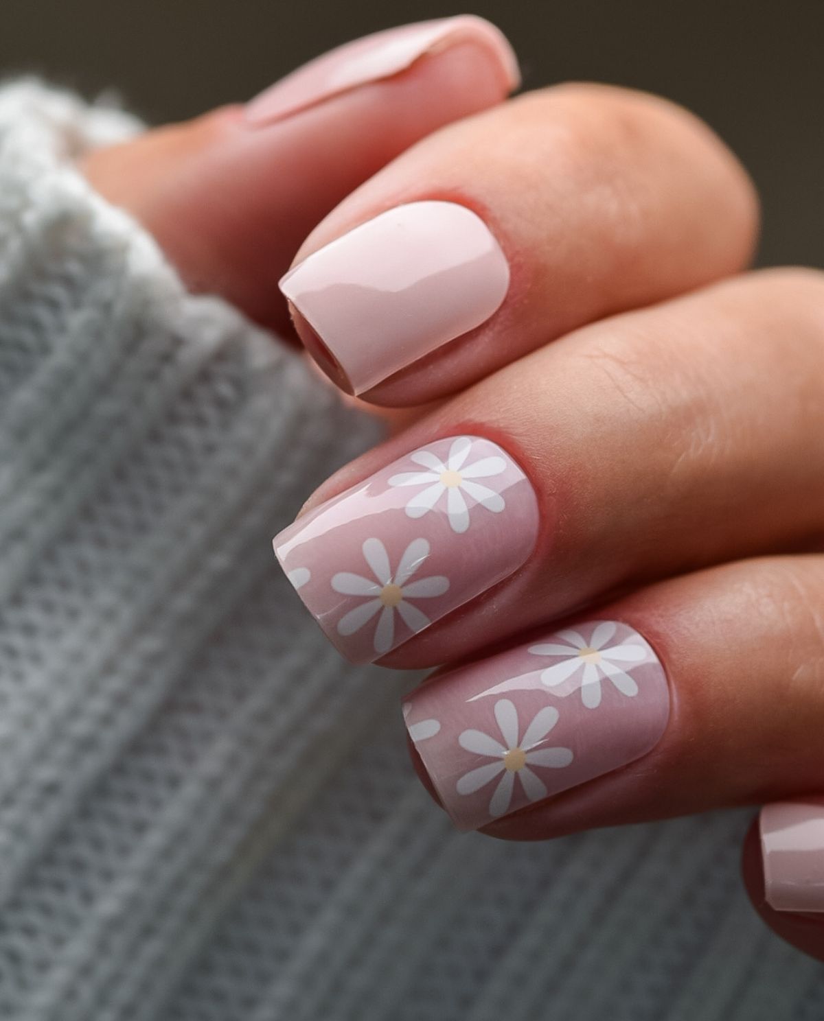 UV Gel Wraps Bloom & Kiss – Dezente Nailwraps mit Glanz und Blumenmuster