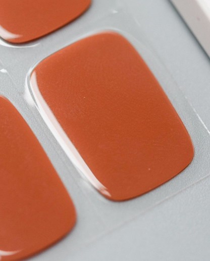 UV Gel Wraps Rustic Red – Nahaufnahme der einzelnen Wraps in Rotbraun.