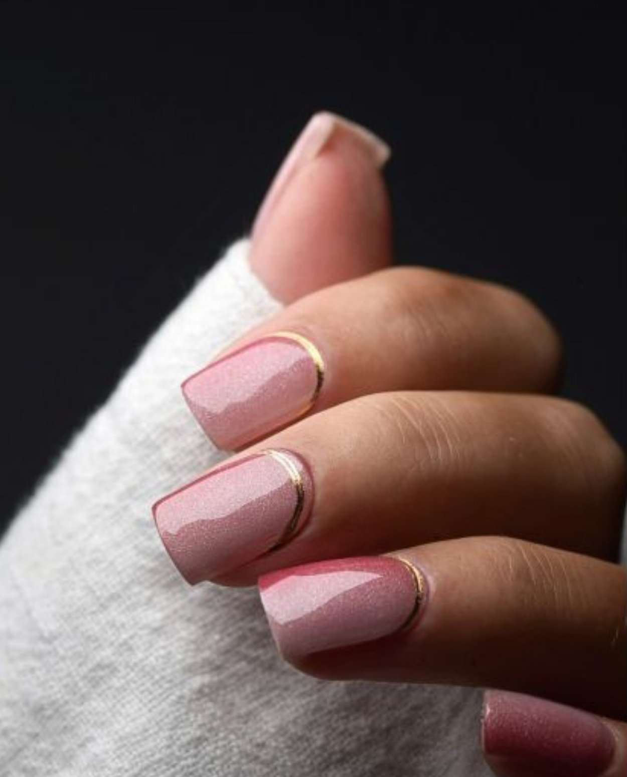 UV Gel Wraps Rosenlaub – rosa und rote  Nailwraps mit Glanz - Maniküre Ergebnis der Nail Wraps