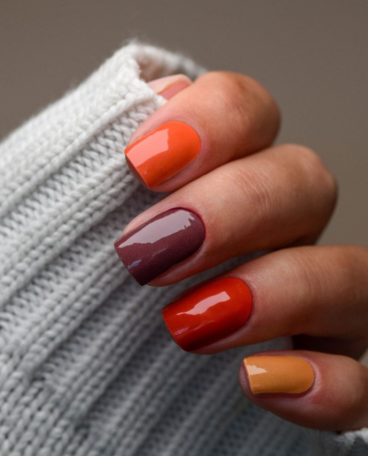 UV Gel Wraps Rostregen – herbstliche Nailwraps mit Glanz - Maniküre Ergebnis der Nail Wraps