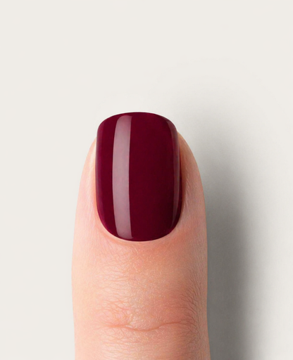 UV Gel Wraps Herzrot – rote Nailwraps mit Glanz - Detailaufnahme auf einzelnem Finger der Nail Wraps