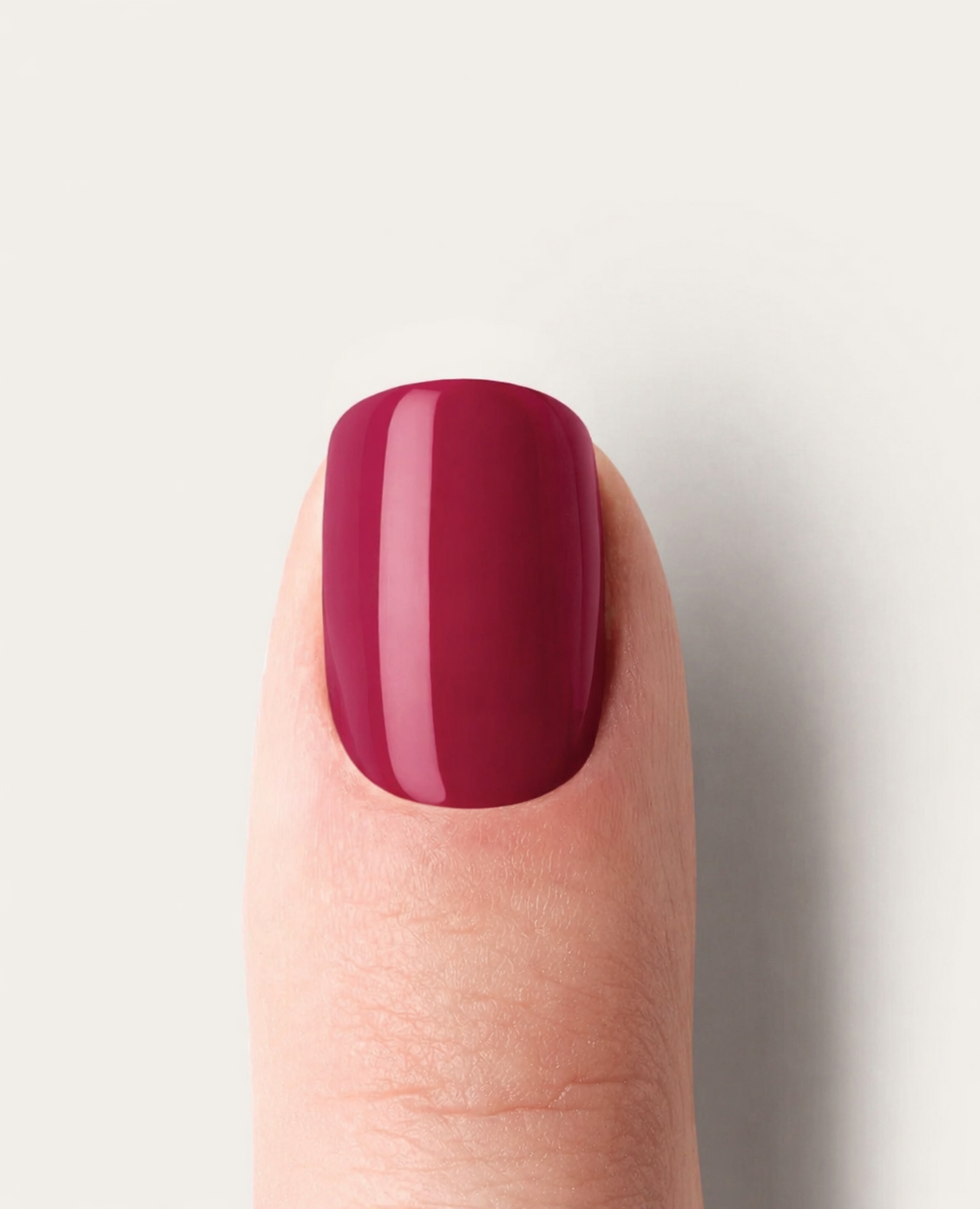 Herbstkuss UV Gel Wrap Design aufgeklebt und Endergebnis, tiefes Rot, Übersicht auf einzelnem Finger