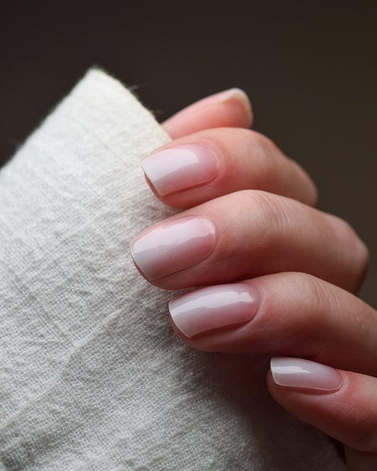 UV Gel Wraps Aura auf kurzen natürlichen Nägeln