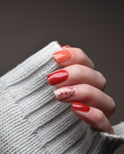 UV Gel Wrap Design Confetti Kiss mit grobem Konfetti-Glitzer auf semi-transparenter Base