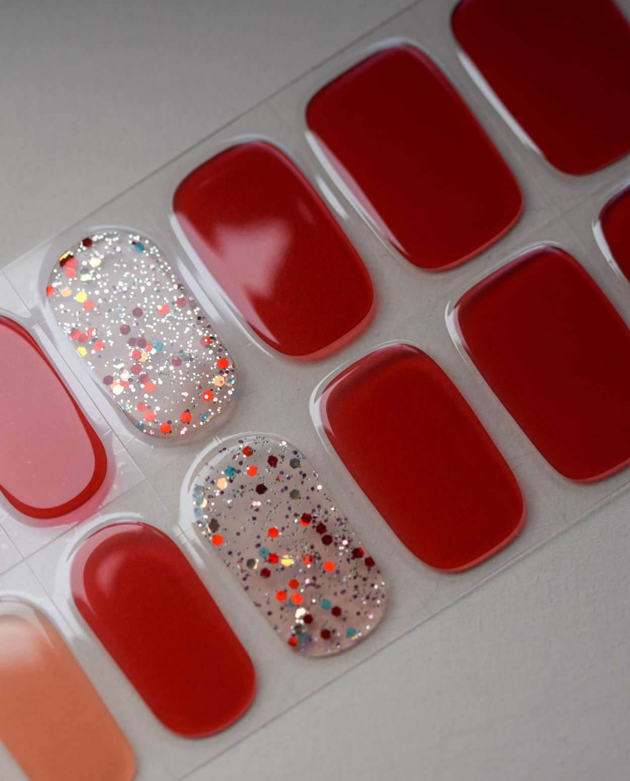 UV Gel Wraps Confetti Kiss – Designübersicht der selbstklebenden Gel Wrap