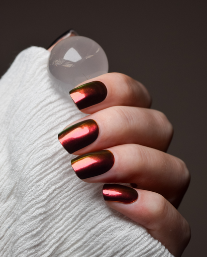 UV Gel Wrap Design Bloodstone mit Chrome-Metallic Effekt und roten Farbnuancen