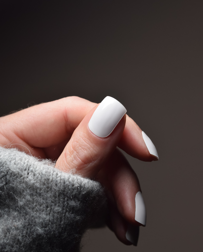 UV Gel Wrap Design Cloud Dancer in der Pantone Trendfarbe 2026