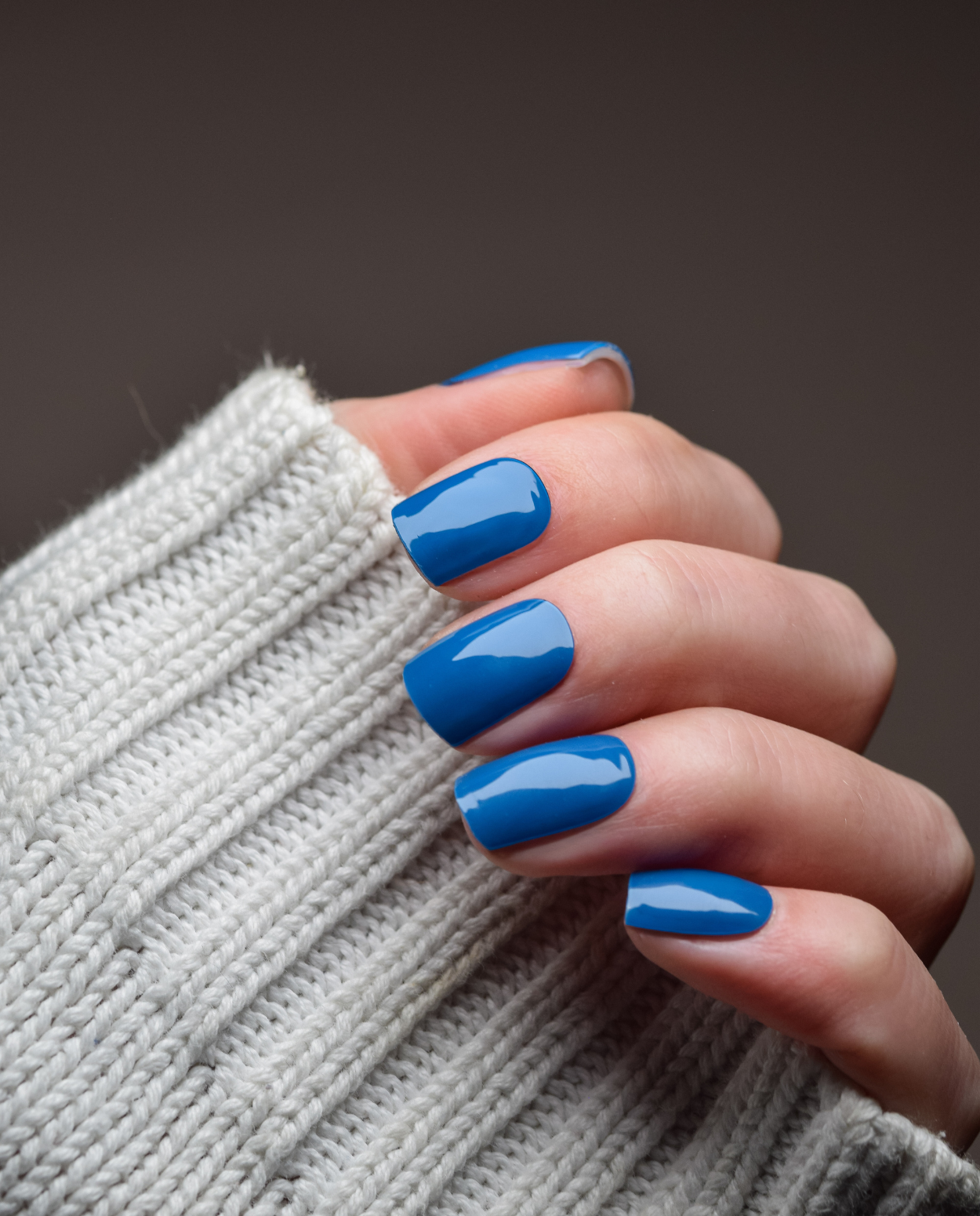 UV Gel Wrap Design Velvet Navy in tiefem Navy-Blau mit hochglänzendem Finish