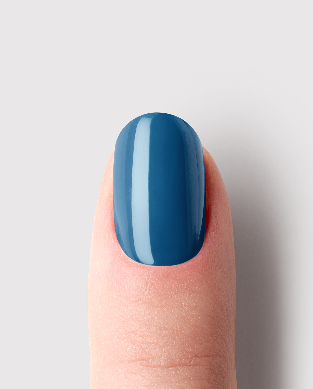 UV Gel Wrap Velvet Navy getragen – gleichmäßiger Navy-Ton im Detail