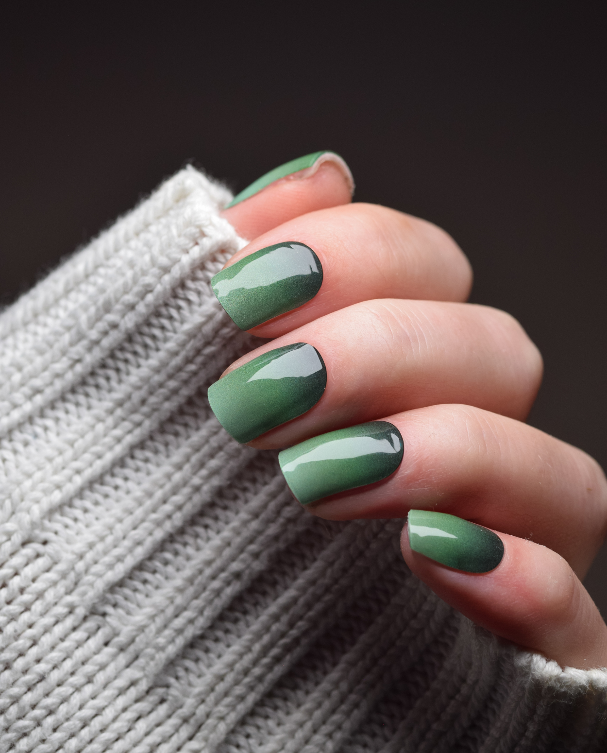 UV Gel Wrap Design Deep Moss in sattem Grün mit hochglänzendem Finish