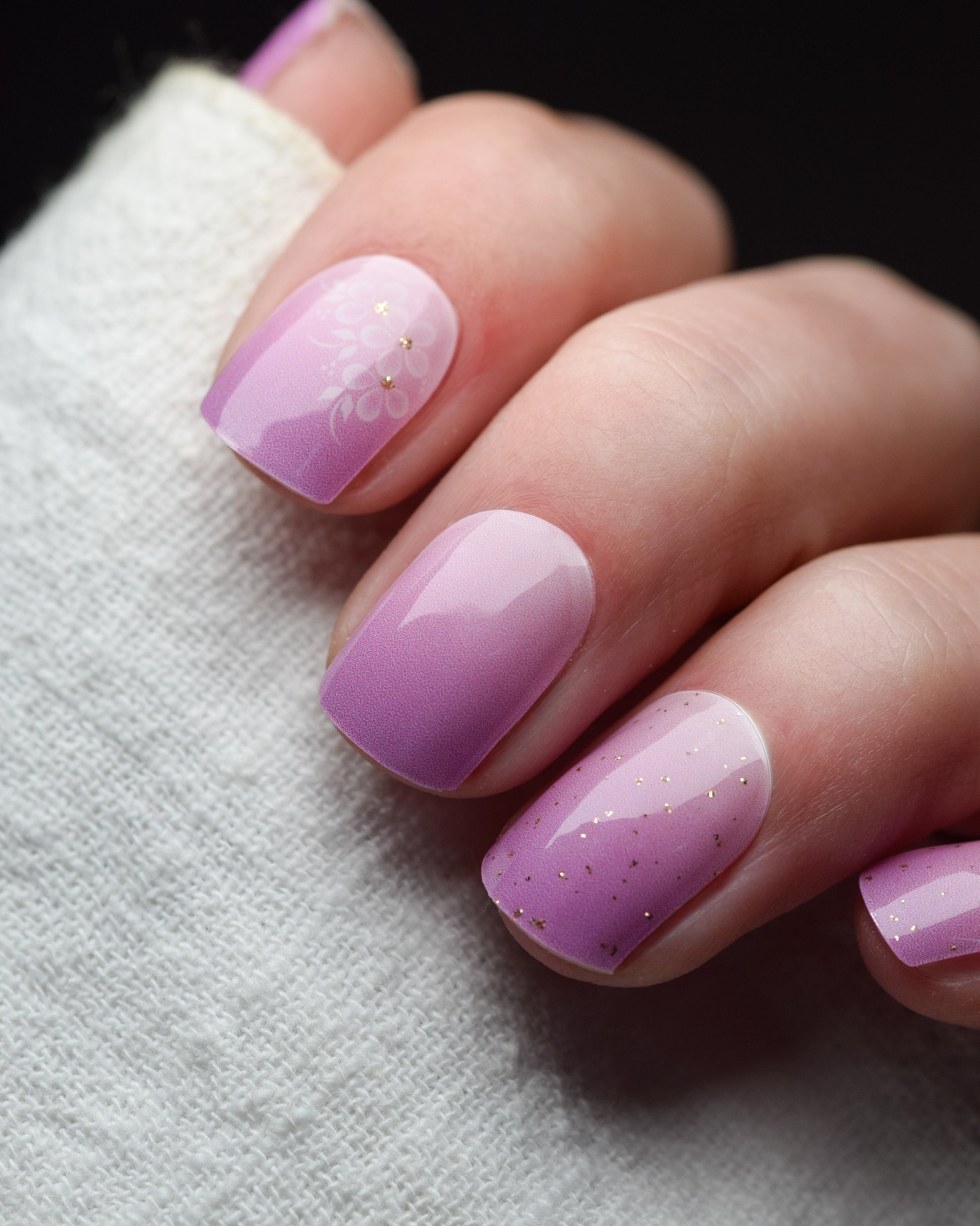 UV Gel Wraps Muted Sparkle in Flieder mit Glitzer