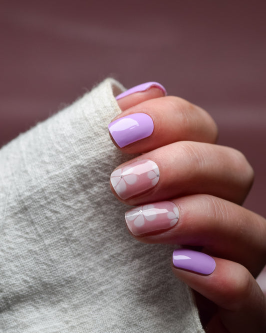 UV Gel Wraps Set Bloom, Please mit lilafarbenem Design und Blütenmuster