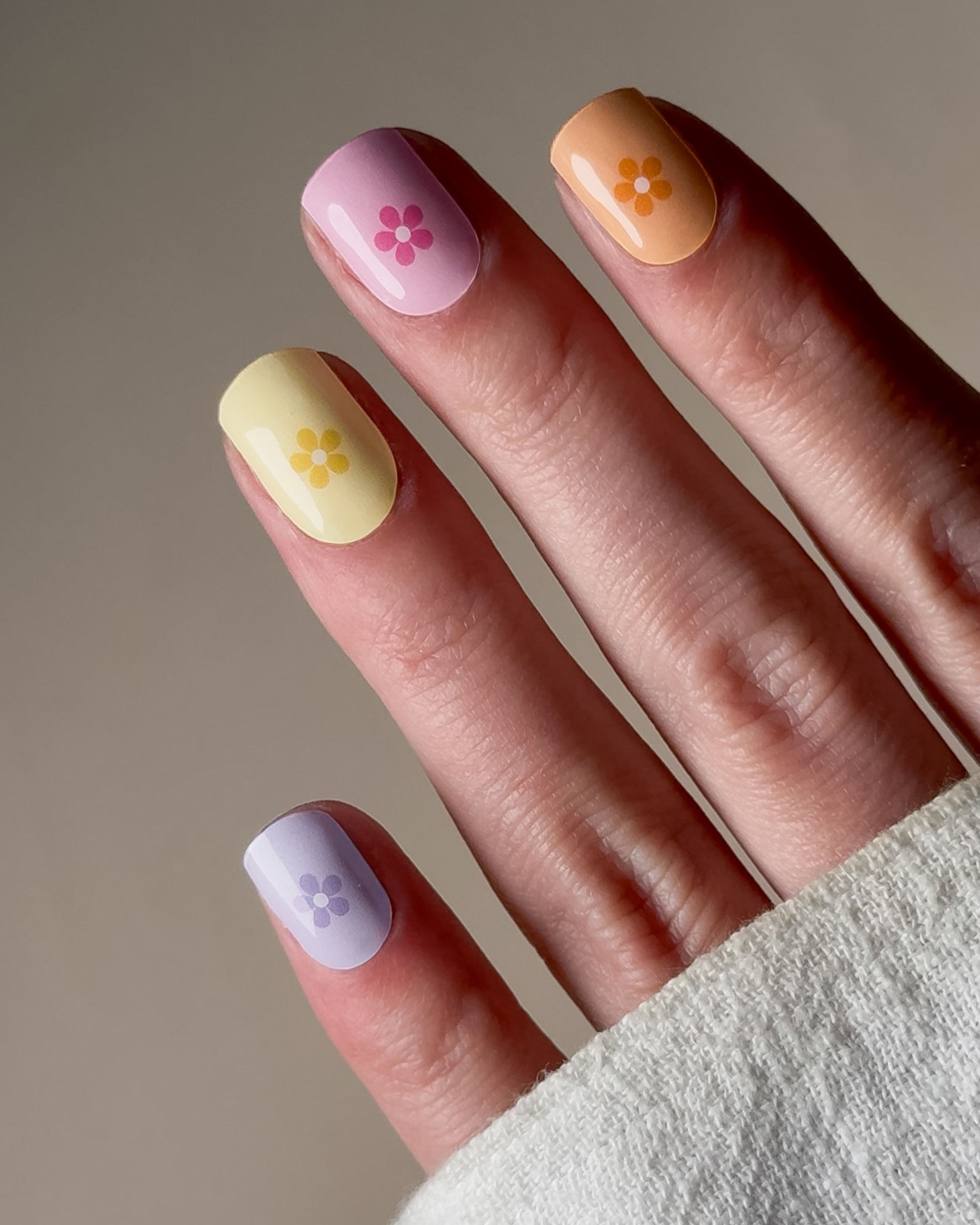 UV Gel Wraps Set Candy Blossom mit farbenfroher Designübersicht