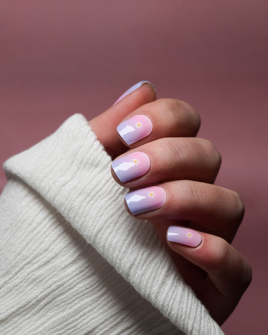 Bubblegum Blooms UV Gel Wraps mit Pastellverlauf in Pink, Lila und Blau und Blüten