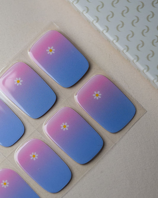 Detailansicht der Bubblegum Blooms uv nailwraps mit soften Farbverläufen