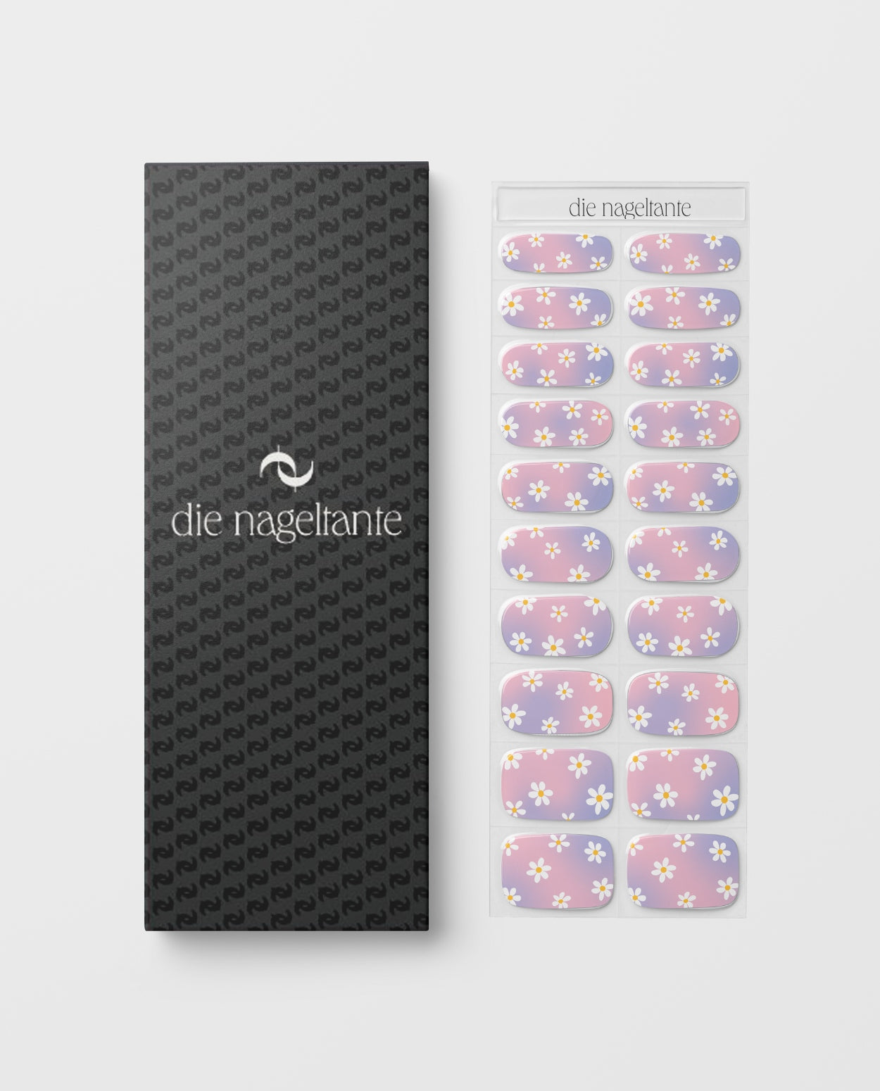 Moderne uv nailwraps im Y2K Stil mit schimmernden Details