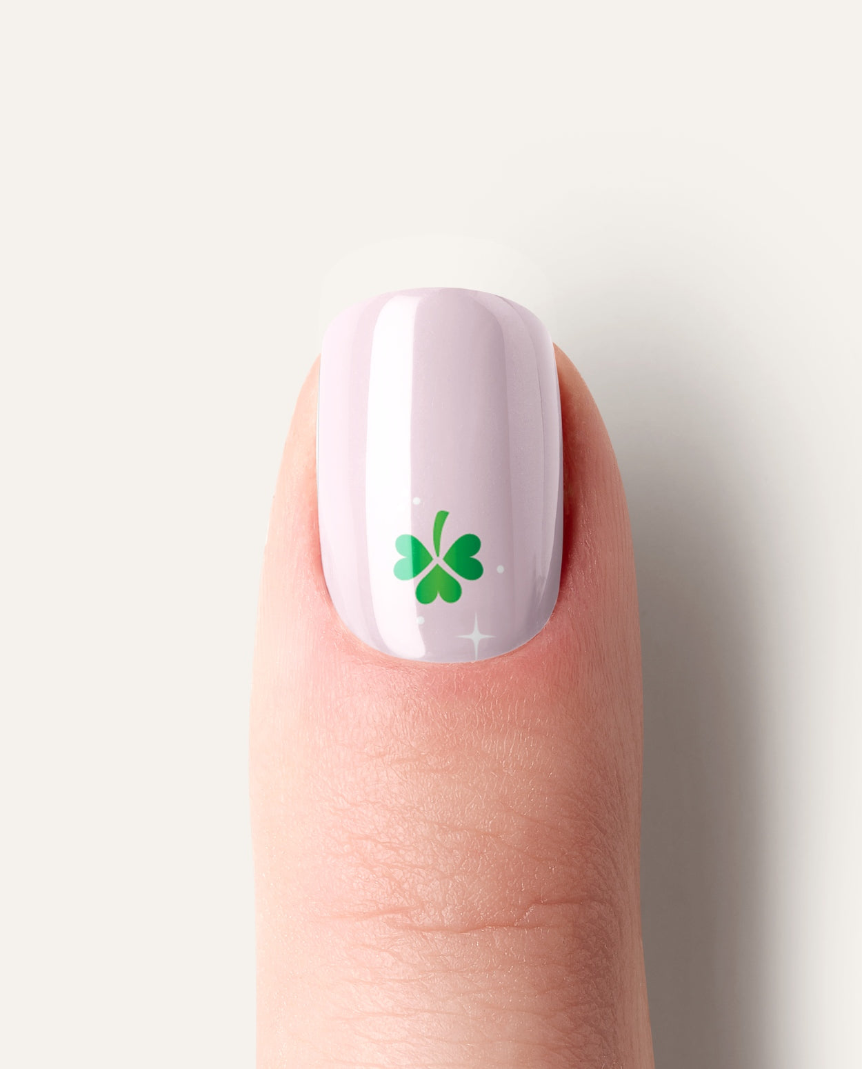 UV Gel Wraps Lucky Me – Designübersicht der selbstklebenden Gel Wraps mit Kleeblatt auf einzelnem Finger