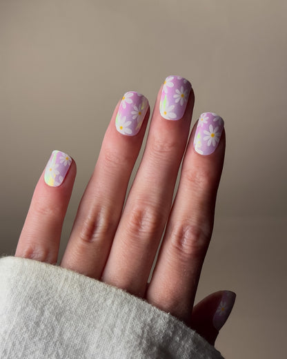 Tiny Blooms Design Nahaufnahme Blüten und Chrome Effekt