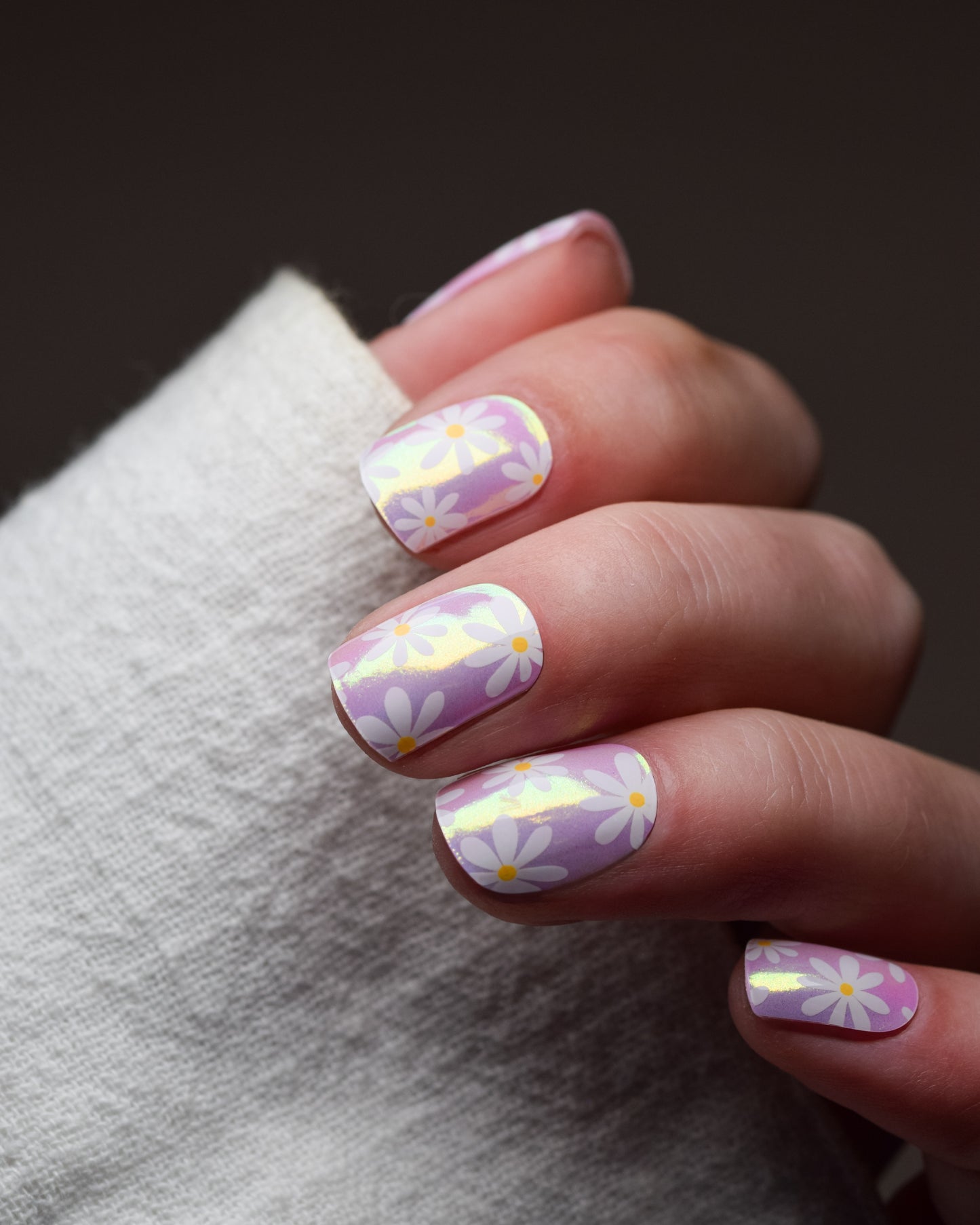 UV Gel Wraps Tiny Blooms mit Chrome Hintergrund
