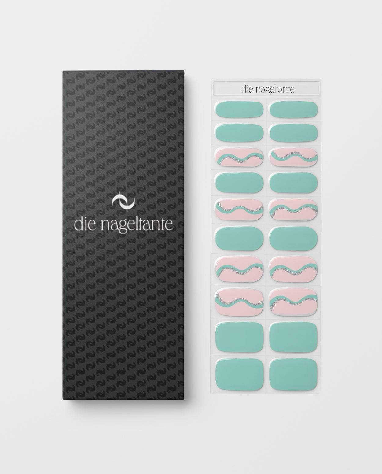 Mintfarbene UV Nail Wraps mit modernem Wellen Design