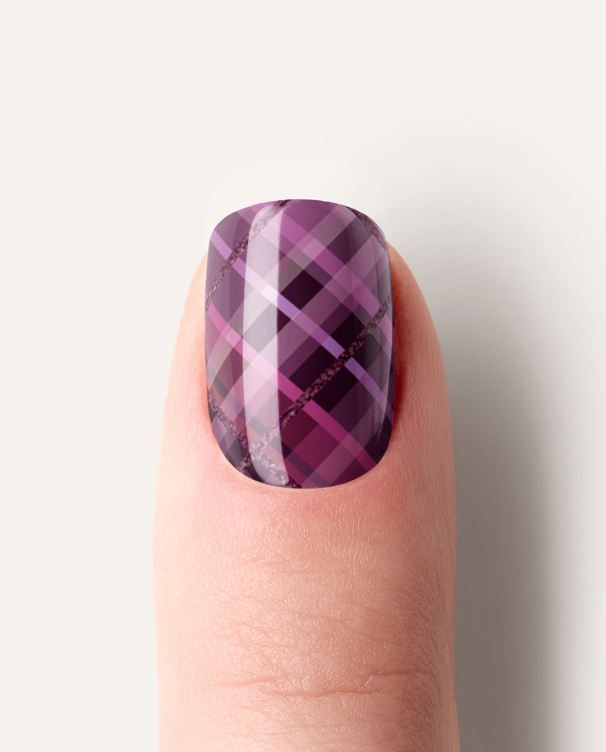 Nailpolish Wraps Berry Tartan – stylisches Karodesign in Pink- und Lilaschattierungen kombiniert mit Uni-Design.