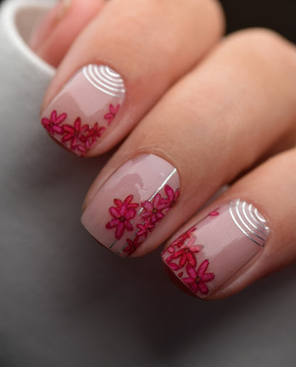 Nailpolish Wraps Bloom Me Softly – transparente Nailwraps mit Muster und Metallic Akzenten