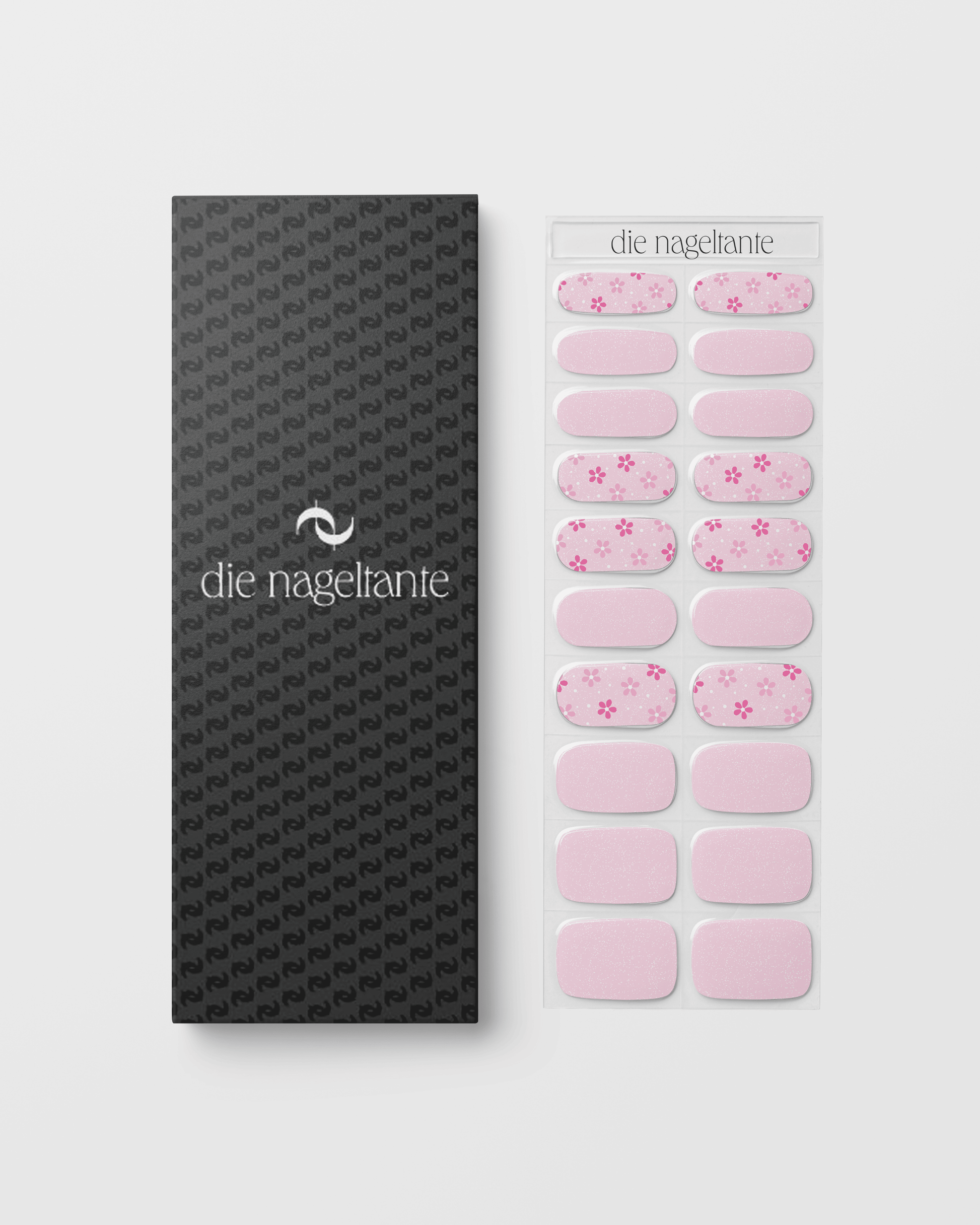 Verpackung der Blush Bouquet UV Gel Wraps mit Übersicht der floralen Rosé-Designs.