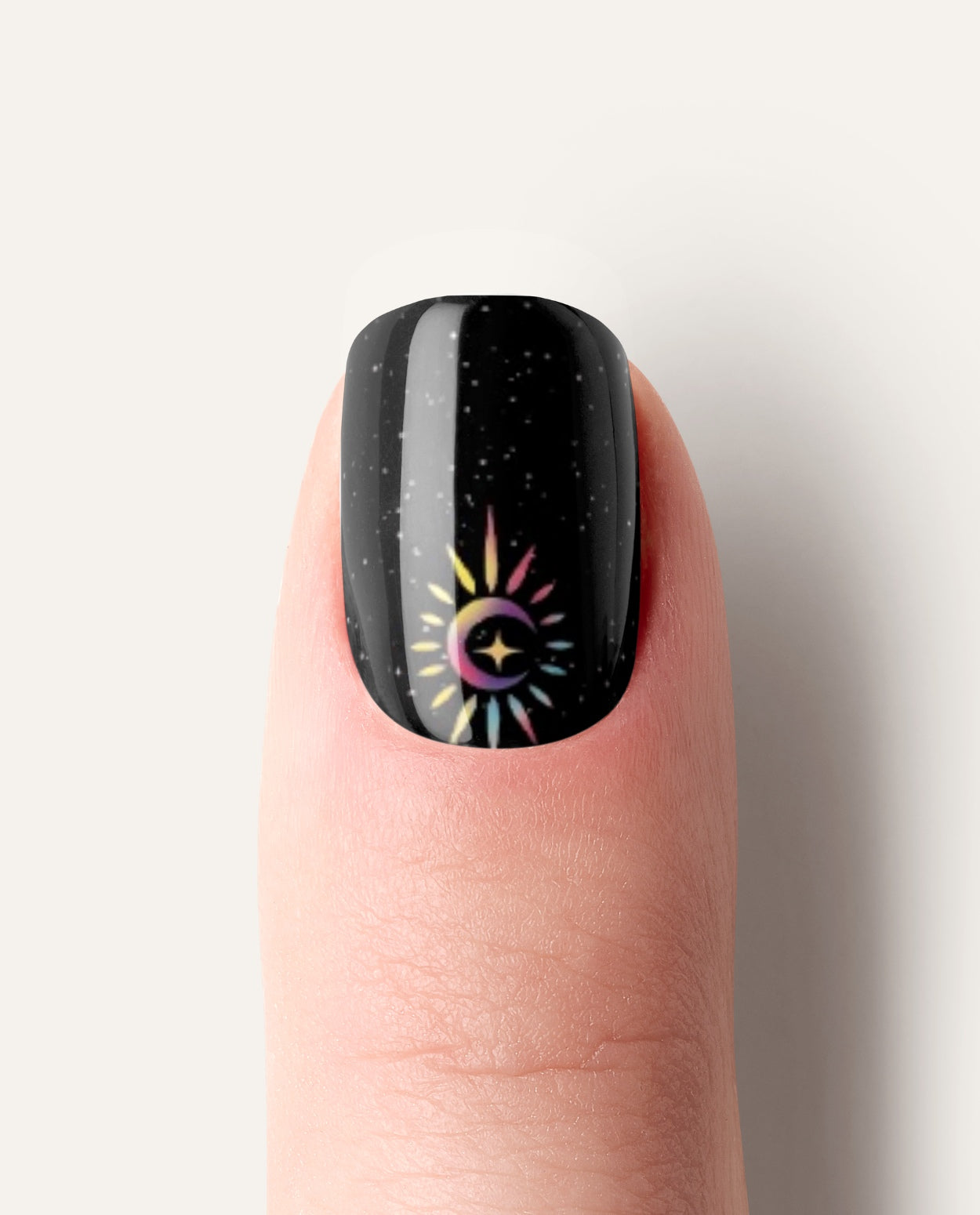 Nailpolish Wraps Cosmic Rainbow – schwarze Basis mit Regenbogen-Motiv, funkelnden Sternen und kosmischem Detaildesign.
