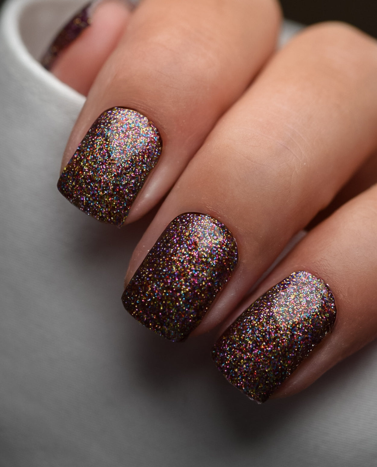 Nailpolish Wraps Disco Dust – glitzernde Nailwraps mit Glanz - bunter Holo Glitzer Effekt auf den Nail Wraps - Maniküre Ergebnis der Nailpolish Wraps