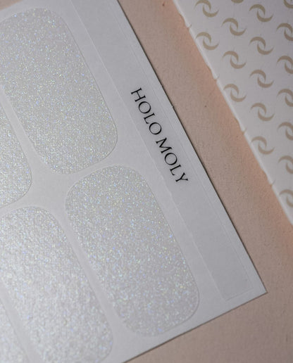 Holo Moly Nailpolish Wraps – silbernes Glitzerdesign mit holografischem Effekt in Verpackung von Die Nageltante