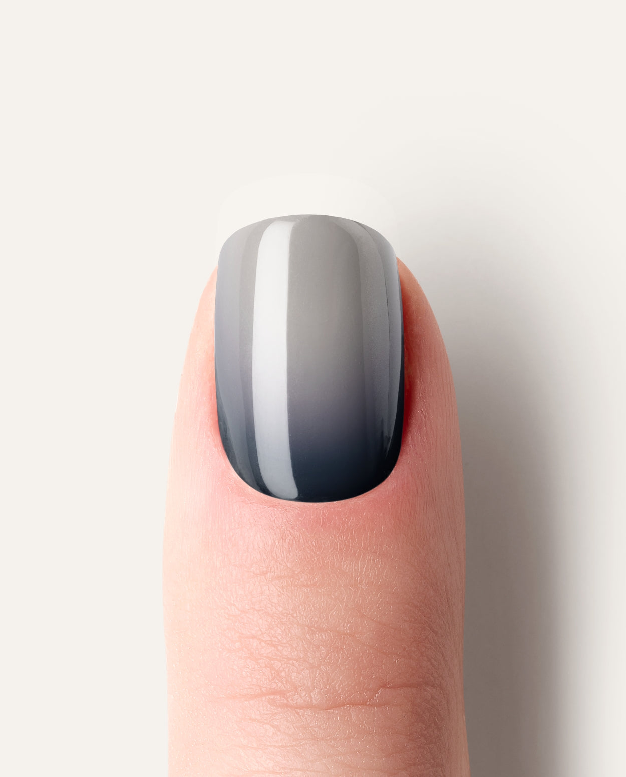 Nailpolish Wraps Misty Mood – rauchiger Ombre-Look in Grau-Schwarz für einen mystischen Style.