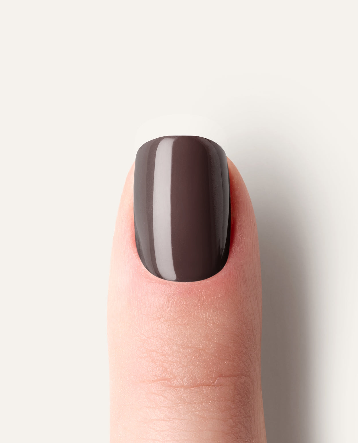 Nevio Chocolate Chime Nailpolish Wraps – vertikales Ombré in dunklem Schokoladenbraun.
