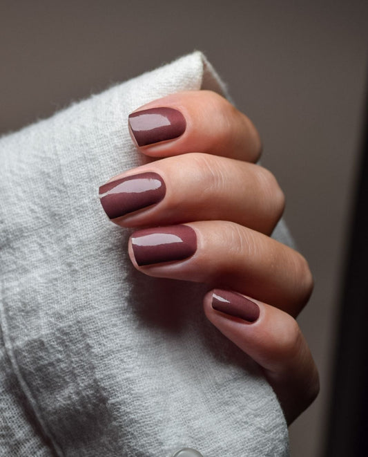 Nevio Dusty Cocoa Nailpolish Wraps – matter braun-mauviger Ton mit elegantem, warmem Finish von Die Nageltante