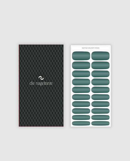 Produktübersicht: Bogen mit Nevio Dusty Pine Nailpolish Wraps, 20 Größen auf Trägerfolie.