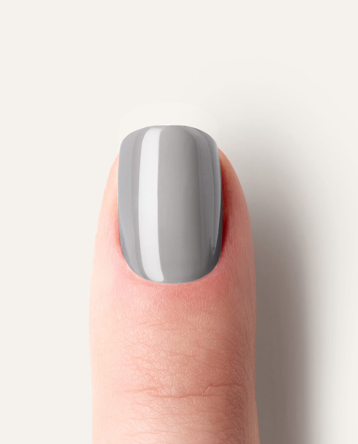 Nevio Smoky Pine Nailpolish Wraps – rauchiges Grau mit sanftem Tannengrün.
