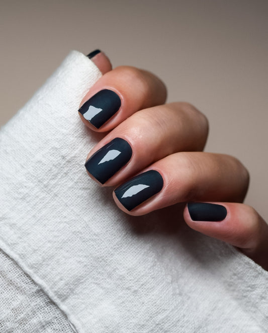 Nevio Teal Nailpolish Wraps – vertikales Ombré in tiefem Blaugrün und Rauchgrau.
