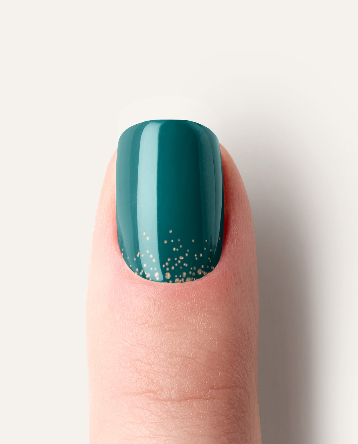 Nevio Waldgold Nailpolish Wraps – vertikales Ombré in Waldgrün mit goldenem Schimmer.
