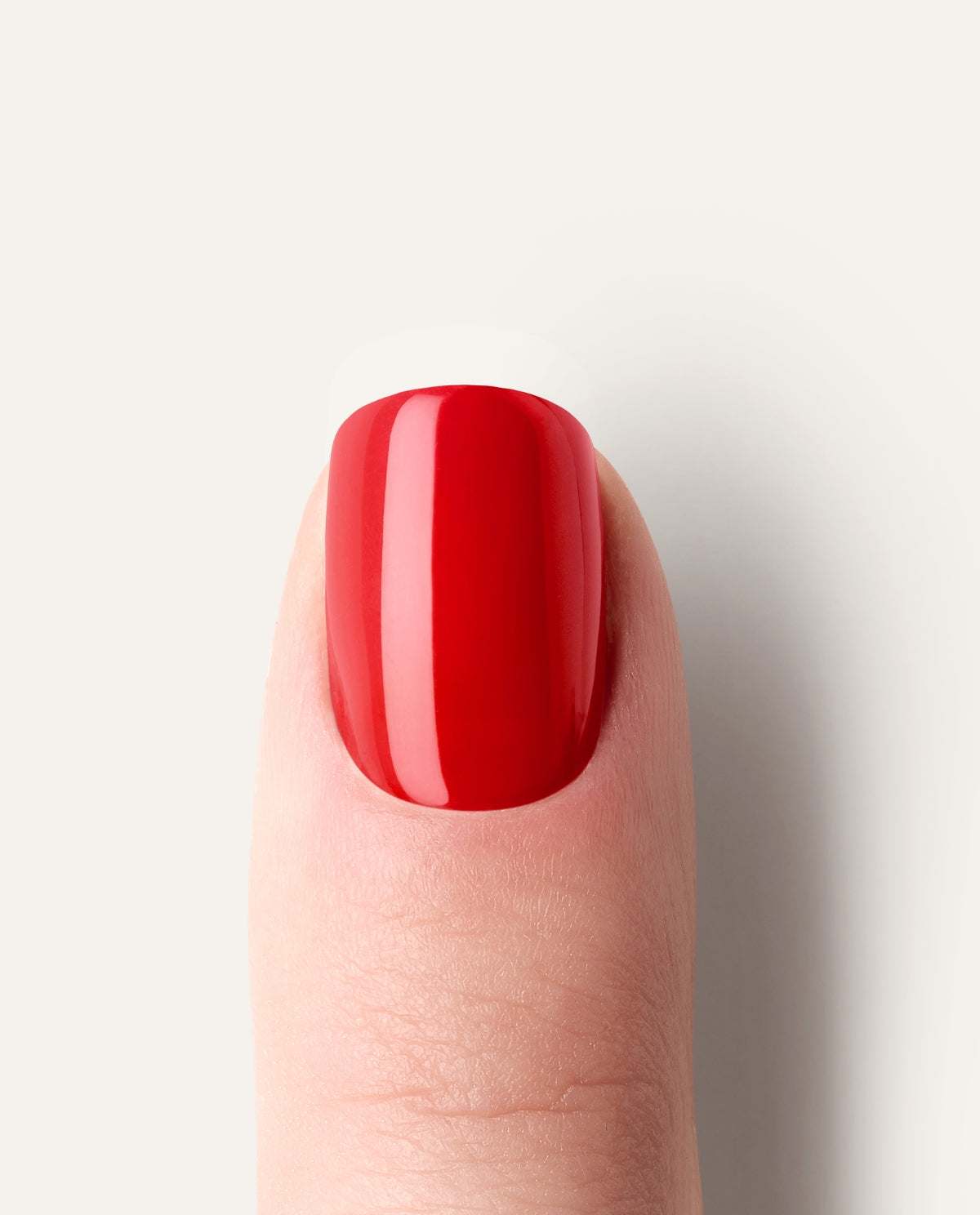 UV Gel Wrap Cherry Royal getragen – klassisches Rot mit edlem Glanz