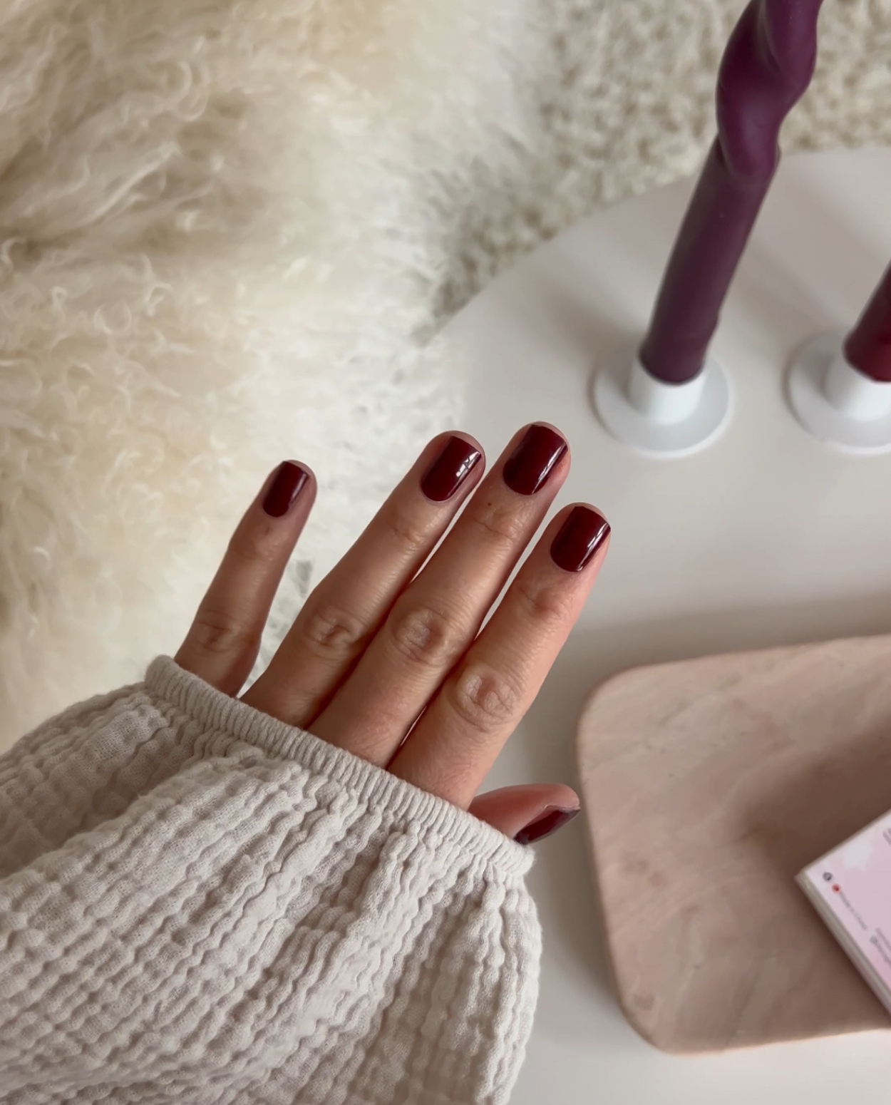 UV Gel Wraps Herzrot – rote Nailwraps mit Glanz - Maniküre Ergebnis