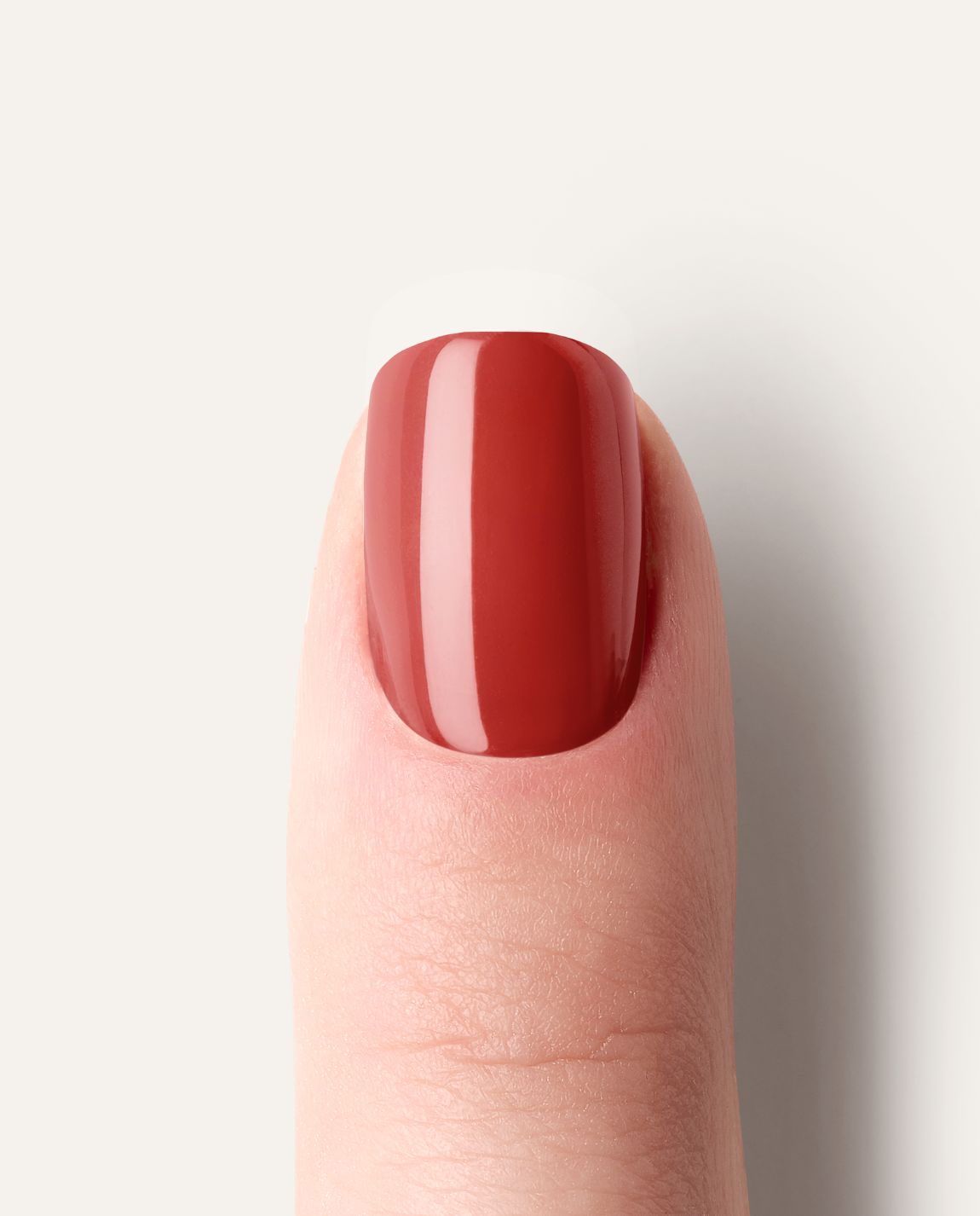 UV Gel Wraps Weinlaub – rote Nailwraps mit Glanz - Detailansicht der Maniküre