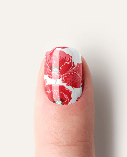 UV Gel Wraps Poppy Bloom – florales Naildesign mit leuchtend roten Blumen.