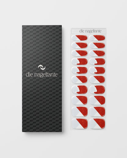 Detailaufnahme – funkelndes Rot mit feinen Glitzerpartikeln und weißen Weihnachtsmützen-Motiven.
