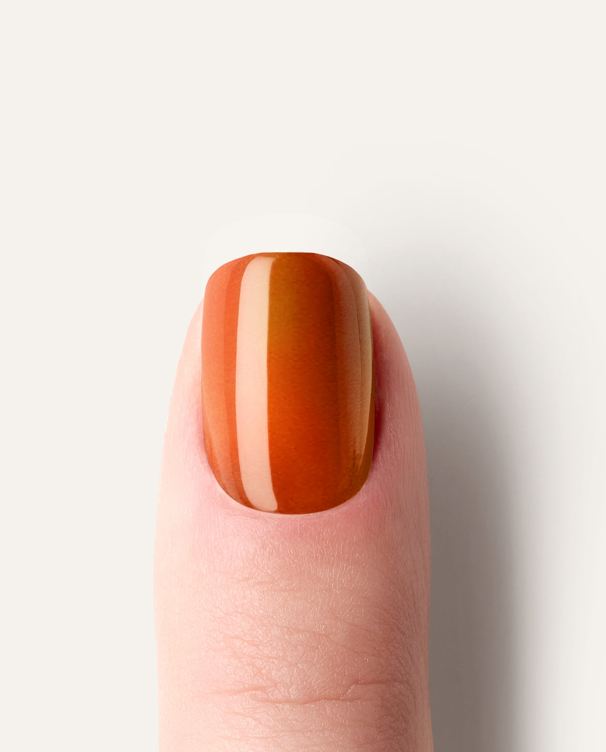 Copper Flame – auffällige Nägel mit metallischem Duochrome-Effekt.