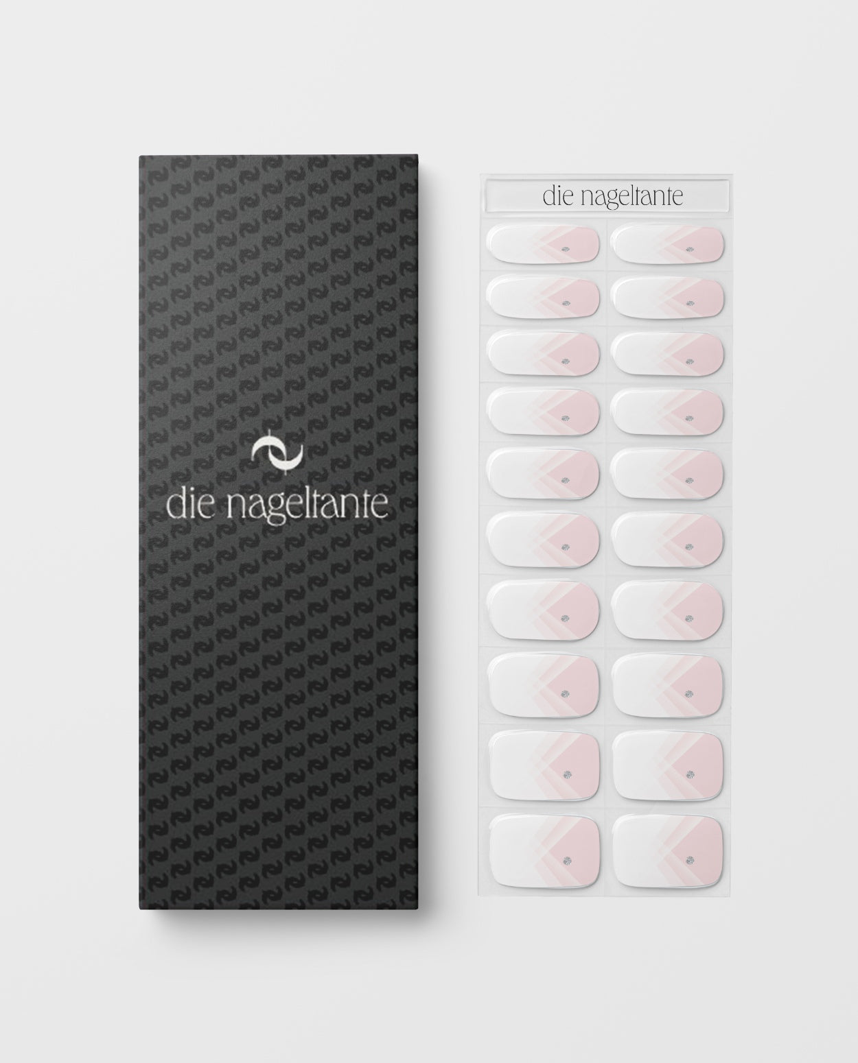 Detailaufnahme French Blossom – Nail Wraps im French Look mit Glanzeffekt.